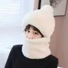 Conjunto de tres piezas para mujer de otoño e invierno: bufanda, gorro y guantes de felpa gruesa y cálida, gorro integrado para proteger las orejas y a prueba de frío