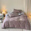 Conjunto Luxuoso de Alta Qualidade com 100 Fios de Algodão de Fibra Longa, Conjunto de Quatro Peças, Capa de Edredom Bordada 100% Algodão, Lençol de Cama, Roupa de Cama Modelo de Quarto de Villa