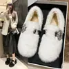 Zapatos peludos chic y sofisticados para el invierno, nueva colección otoño/invierno 2026, forrados de felpa, esponjosos y elegantes