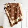 Bufanda Chal Jacquard Floral de Camelia Simple y Lujoso, Imitación Cachemir, Engrosado, Cálido, con Borlas, Producto para Transmisión en Vivo