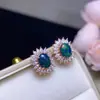 Los aretes de ópalo negro iridiscente natural están llenos de un brillo como el fuego, con una piedra principal de 6*8 mm y están meticulosamente engastados en plata de ley 925.