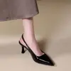 Sandalias de tacón alto rojas de punta, a la moda y sexys, para mujer, nuevo estilo de verano 2026 con una correa fina