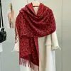 Novo Xale Dupla Face com Franjas em Imitação de Caxemira para Mulheres Outono e Inverno Cachecol Quente Moda de Alta Qualidade com Letras Cachecol Espesso