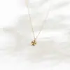 Colar com Pingente de Cruz Pequena de Diamante Único Europeu e Americano em Aço Titânio Corrente de Clavícula Feminina Nicho Elegante Acessível Luxo Alta Qualidade Moda
