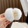 Lindo clip pequeño para el cabello con bola de pelo, clip para el cabello de conejo, clip para flequillo, clip para coleta, otoño e invierno, rojo de internet, clip pequeño de cereza, accesorios para el cabello de felpa