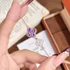 Nuevo Pulsera de Flor de Diamante Morado Trébol de Cuatro Hojas, Lujo Ligero, Moderno, Nicho, Diseño Exquisito, Pulsera de Gama Alta, Joyería para Mujer