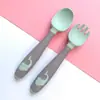 Venta al por mayor de artículos para bebés y bebés traje de vajilla para bebés cuchara infantil aprendizaje para comer entrenamiento tenedor cuchara para comida complementaria