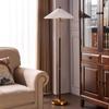 Luminária de Chão Estilo Retro Americano Sala de Estar Lateral de Sofá Luminária de Mesa Vertical Luminária Plissada Criativa Luminárias Decorativas de Atmosfera para Quarto