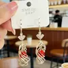 Pendientes de Aro Espiral con Circonita Zirconia Ultra-Hada Bañados en Oro Real Tacto de Alta Gama Cuentas Rojas Doble Gota de Agua Diseño de Nicho Ganchos para Oreja