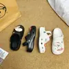 2026 Nuevo Pasador de Pelo de Manzana de Dibujos Animados Zapato de Madera de Cachorro Accesorios de Flores DIY Encantos Lindos para Zapatos