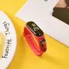 Reloj Electrónico con Botón de Tierra de Dibujos Animados Lindo Estampado al por Mayor para Estudiantes de Primaria y Secundaria Reloj Deportivo LED Pantalla Digital Resistente al Agua