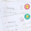 500 Piezas Pegatinas de Recompensa y Ánimo de Dibujos Animados para Estudiantes de Amazon, Pegatinas en Rollo para Sellar, Pegatinas de Puntos Decorativas Transfronterizas