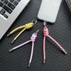 Nuevo llavero colgante de cuerda de cuero PU llavero colgante de triángulo tejido a mano diy accesorios de bolsa combinables