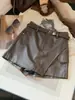 Elegantes y asimétricos shorts de piel sintética de PU de dos piezas para mujer, nueva colección otoño 2026, de cintura alta, versátiles y favorecedores, tipo falda-pantalón de línea A.