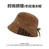 Sombrero de Pescador con Cordón de Retazos de Gamuza para Mujer, Sombrero de Cubo Vintage de Nicho con Estampado de Leopardo, Nuevo Estilo Otoño/Invierno, Único y Versátil