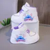 Tênis Feminino 2026 Primavera e Outono Novo Estilo Desenho Animado Fofo Calçados para Crianças Pequenas Solado Macio Versátil Sapatos Brancos Infantis