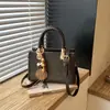 Bolso cruzado de nicho retro chic transfronterizo para mujer, nuevo bolso cruzado popular de principios de otoño 2026, bolso de mano cuadrado pequeño a la moda