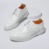 Zapatos de vestir de cuero para hombre estilo británico, talla grande, zapatos casuales formales para oficina de negocios, zapatos brogue de charol para hombre