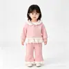 Elegante Ropa Exterior para Niñas Jóvenes, Conjunto de Pantalones Acampanados de Encaje para Primavera-Otoño, Dulce Conjunto de Dos Piezas con Capucha y Adorno de Encaje