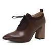 Sapatos de bico atacado renda grossa comércio exterior cadarço sapatos femininos novos salto alto 20244 tamanho grande Europeu e Americano branco preto