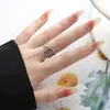 Anel Aberto com Design de Nicho Interessante Feito de Aço Inoxidável, Anel para Dedo Indicador com um Toque de Luxo Leve, Moderno e Fashion, Acessório Versátil Estilo Coreano