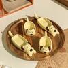 Ins Bonito cerâmica sabor prato criativo filhote de cachorro estilo dipping prato de pauzinhos domésticos suporte tempero molho de soja prato
