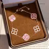 Flor de Concha Rosa! Pulseira de flor de quatro pétalas totalmente cravejada, toque nichado de alta qualidade, estilo para o dia a dia, joia feminina gentil e elegante