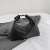 Bolsa de mão listrada vertical plissada de comércio exterior para mulheres 2024 primavera nova bolsa feminina de ombro crossbody de moda de nicho francesa
