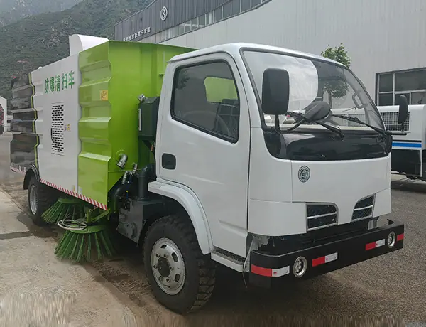 WC4QJ型防爆柴油机无轨胶轮清扫车2.jpg