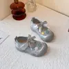 Zapatos de Princesa para Niños Zapatos para Bebés y Niños Pequeños Estilo Verano 2026 Malla Estilo Chanel Zapatos Casuales Tenis de Moda para Niñas Pequeñas