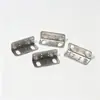 Maquinaria de procesamiento de piezas estampadas de hardware, accesorios para brazo de máquina, sensor interruptor anti-caída, placa de hierro en forma de L de 8 agujeros