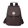 Mochila de nailon transfronteriza para mujer, nueva mochila de viaje de gran capacidad con remaches, sencilla y moderna, 2023