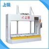 Máquina aplanadora de placas de puertas de madera con prensa hidráulica en frío automática Shangrui para carpintería, prensadora de puertas, prensadora de placas ecológica para muebles.