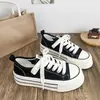 Sapatos Brancos Casuais Respiráveis com Solado Grosso Aumentadores de Altura 2025 Novos Sapatos de Lona de Outono Versáteis Estudante Plataforma Estilosos