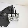 Bolsa de Lona com Grafite Feminina 2024 Nova Casual de Ombro Versátil Grande Capacidade Bolsa Tote para Estudante Aula Comutador