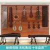 Estante de exhibición de canal de aluminio Dongguan, exhibidor de instrumentos de pared para tiendas de música, accesorios para guitarra y teléfonos móviles, decoración de pared y estanterías para paneles de exhibición
