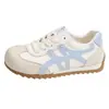 Zapatos de Mujer de Suela Plana 2026 Nuevos Zapatos Deportivos Casuales de Principios de Primavera Zapatillas Blancas Versátiles Zapatos de Entrenamiento Alemanes Zapatos de Skate
