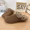 Temperamento Retrô 2026 Novo Estilo Cobertura para Dedos Chinelos Preguiçosos Moda Feminina Versátil Fosco Salto Plano Bico Quadrado Birkenstock Meio Chinelo