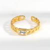 Anillo abierto de circonita cuadrada geométrica con nicho simple de estilo europeo y americano con baño de cobre en oro verdadero de 18 quilates.