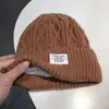Nuevo gorro de punto para otoño e invierno para mujer, forrado de polar y engrosado, gorro versátil para circunferencia de cabeza grande, sombrero cálido y protector de orejas para clima frío