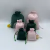 Bolsas de Terciopelo con Cordón al por Mayor para Fabricantes, Bolsas de Almacenamiento a Prueba de Polvo para Joyería y Auriculares, Bolsas de Embalaje con Cordón para Regalo con Impresión de Logo Disponible
