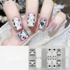 ZE16 refere-se a adesivos de unha estilo europeu e americano com grandes blocos de cor, estampas de leopardo, xadrez, estrelas, listras, e ornamentos para unhas.