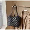 Bolsa Tote Matelassê de Grande Capacidade para Mulheres Outono 2025 Nova Versátil Acessível Luxo Elegante Casual Bolsa de Ombro/Axila