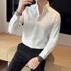 2026 Nova Camisa Leve de Luxo Masculina Manga Longa Gola Escondida Sem Costura Branca Não Amassa Resistente a Amassados Estilo Coreano Slim Fit Camisa Social