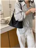 Bolso Retro de un Hombro para Mujer 2026 Nuevo Estilo Bolso de Hombro Tejido de Moda Bolso Tote de Mano de Gran Capacidad Simple Elegante
