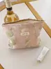 Nova Bolsa de Maquiagem Bordada com Flores Frescas Nova Bolsa Portátil de Grande Capacidade para Armazenamento de Cuidados com a Pele Bolsa de Higiene Pessoal para Viagem