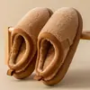 Pantuflas de Peluche Yuangang para Mujer en Otoño e Invierno Estilo Nuevo Hogar Interior Antideslizantes Cálidas Forradas de Polar Algodón Pantuflas para Hombre Venta al por Mayor