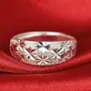 Estilo retro muestra temperamento moda de alta gama anillo abierto plateado lleno de estrellas sensación de alta gama lujo ligero versátil chic anillo para el dedo