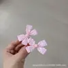 Presilhas de cabelo doces e elegantes para crianças, estudantes e meninas, rosa claro com bordas plissadas e pequenos laços, adequadas para o lado do cabelo e franja
