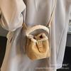 Bolso Cubo de Mano de Lana de Cordero, Bolso Pequeño Retro para Mujer, Nuevo Bolso Cruzado Versátil 2026, Bolso de Hombro Mate para el Trabajo